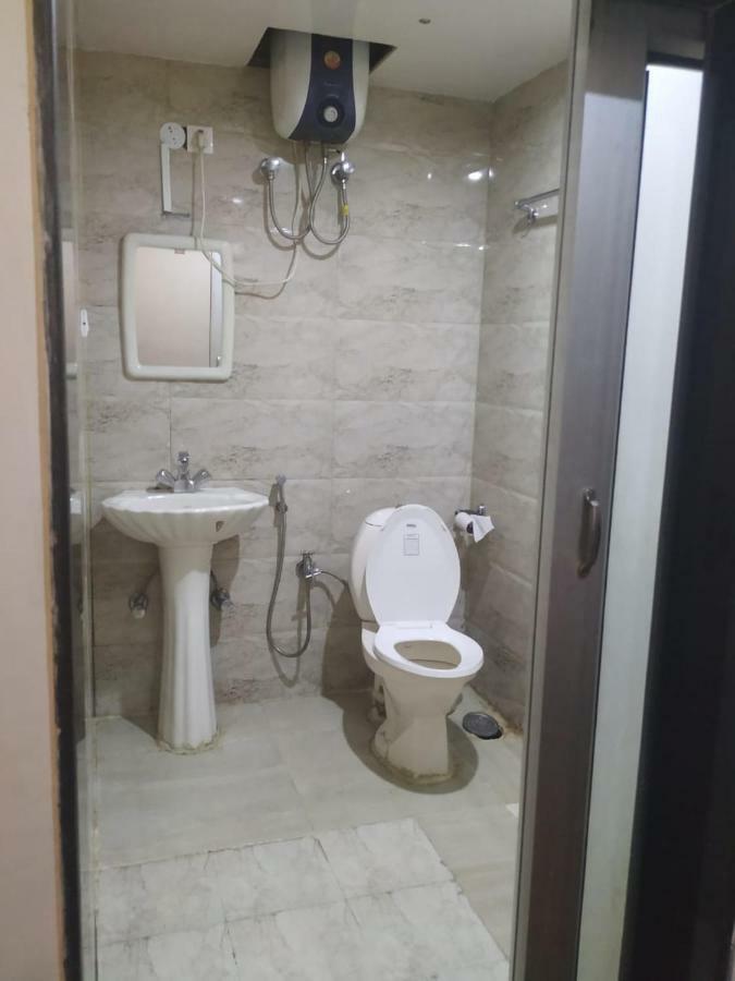 Hotel Shaurya Inn Σιλόνγκ Εξωτερικό φωτογραφία
